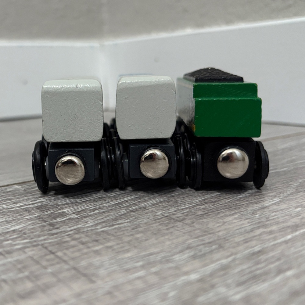 Set of Wooden Magnet Trains - Picture 5 of 8